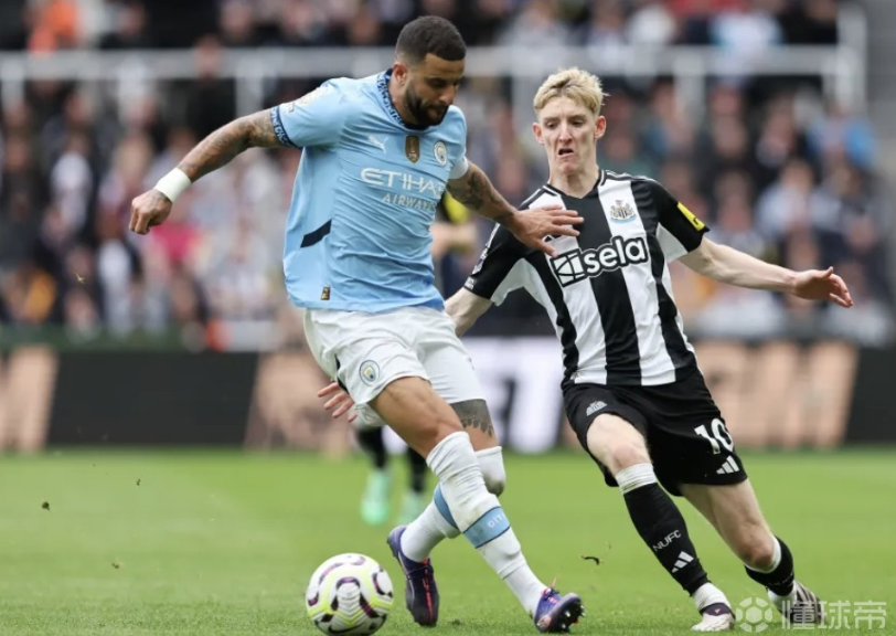 球迷们不禁 球迷们不禁