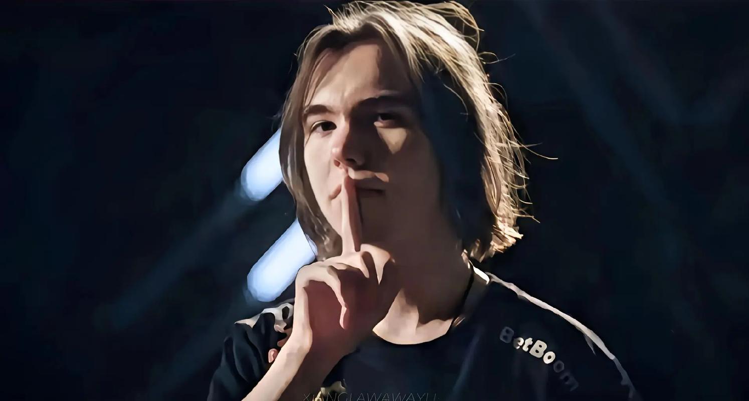 意甲最新动态：米兰锁定18岁新锋，国米仅落榜首一分